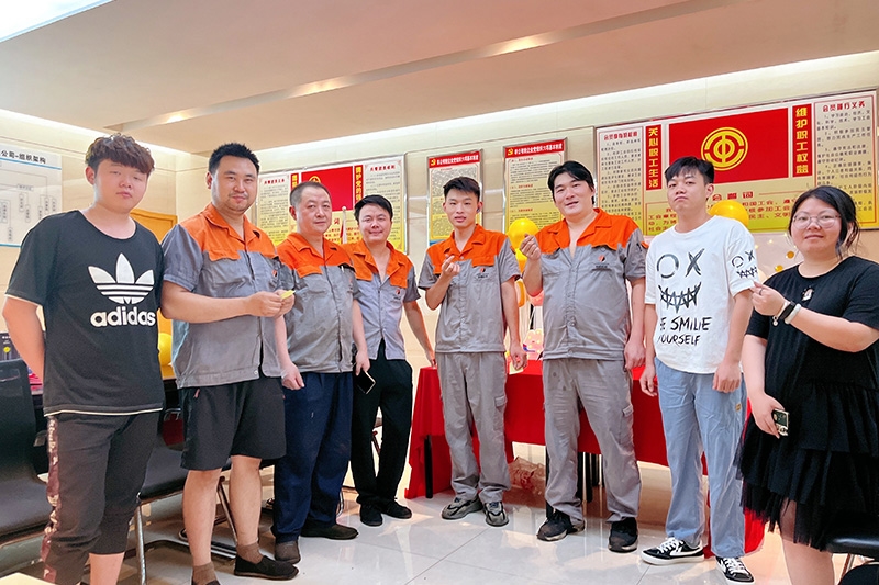 恒毅員工7月份生日會(huì)